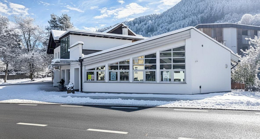 großflächiges Bürolokal mit Keller, Magazin und 5 Autostellplätzen! großflächiges Bürolokal mit Keller, Magazin und 5 Autostellplätzen! Bild